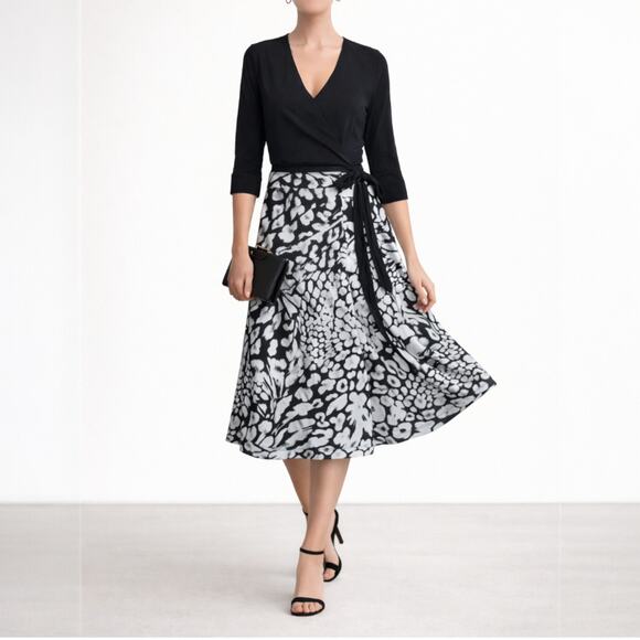 Diane von Furstenberg DVF Amelia True Wrap Flare Dress Size 2 Black White Print Diane von Furstenberg DVF Amelia True Wrap Flare Dress Size 2 Black White Print